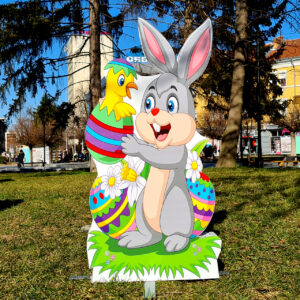 3Д фигура - ЗАЕК, който държи пиленце