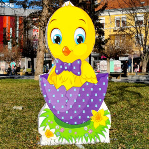 3Д фигура - ПИЛЕ момче в лилаво яйце