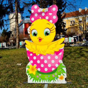 3Д фигура - ПИЛЕ момиче в розово яйце