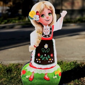 3Д фигура - МОМИЧЕ с БЪЛГАРСКА НАРОДНА НОСИЯ