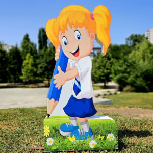 3Д фигура - Момиче със син молив - ЦВЕТИ